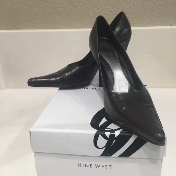 Classic Chocolate pump Size 7.5 - Picture 4 of 4